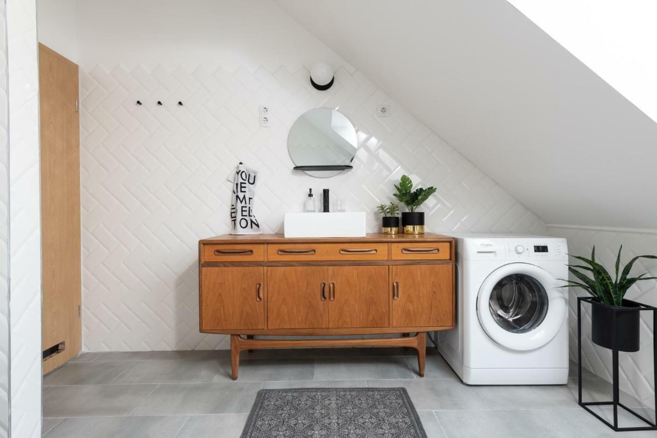 Gozsdu Design Apartment Budapest Luaran gambar